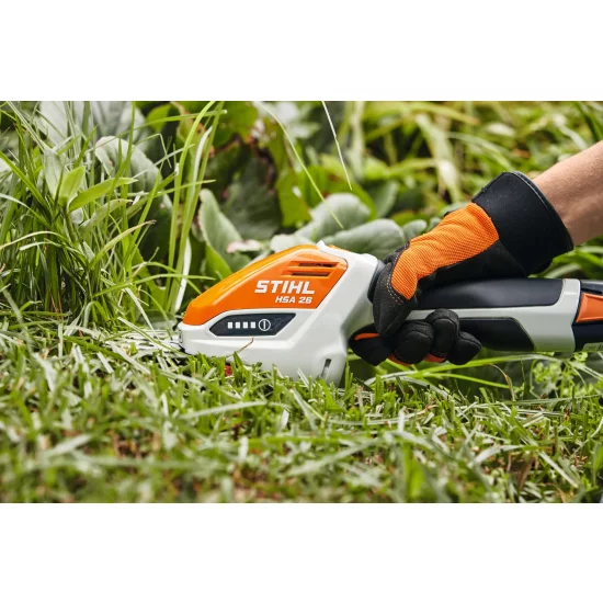 Stihl HSA 26 lekkie i poręczne nożyce akumulatorowe do trawy i żywopłotów 2w1 zestaw 1 x aku AS2 i ładowarka